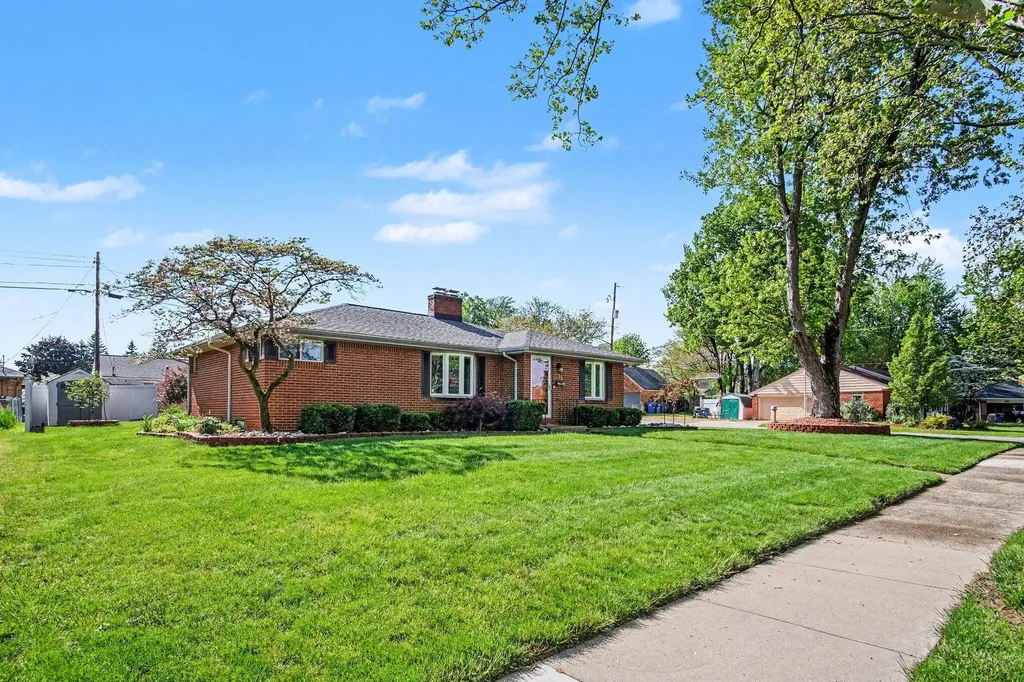 751 Larkspur Avenue NW Grand Rapids City MI 49504