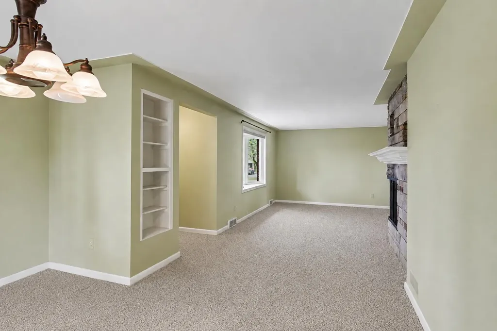 751 Larkspur Avenue NW Grand Rapids City MI 49504