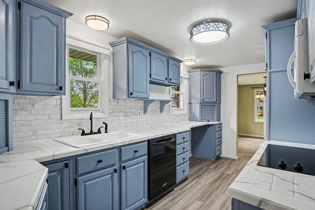 751 Larkspur Avenue NW Grand Rapids City MI 49504