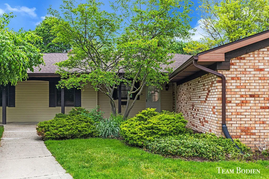 201 Bona Vista Drive NW Grand Rapids City MI 49504