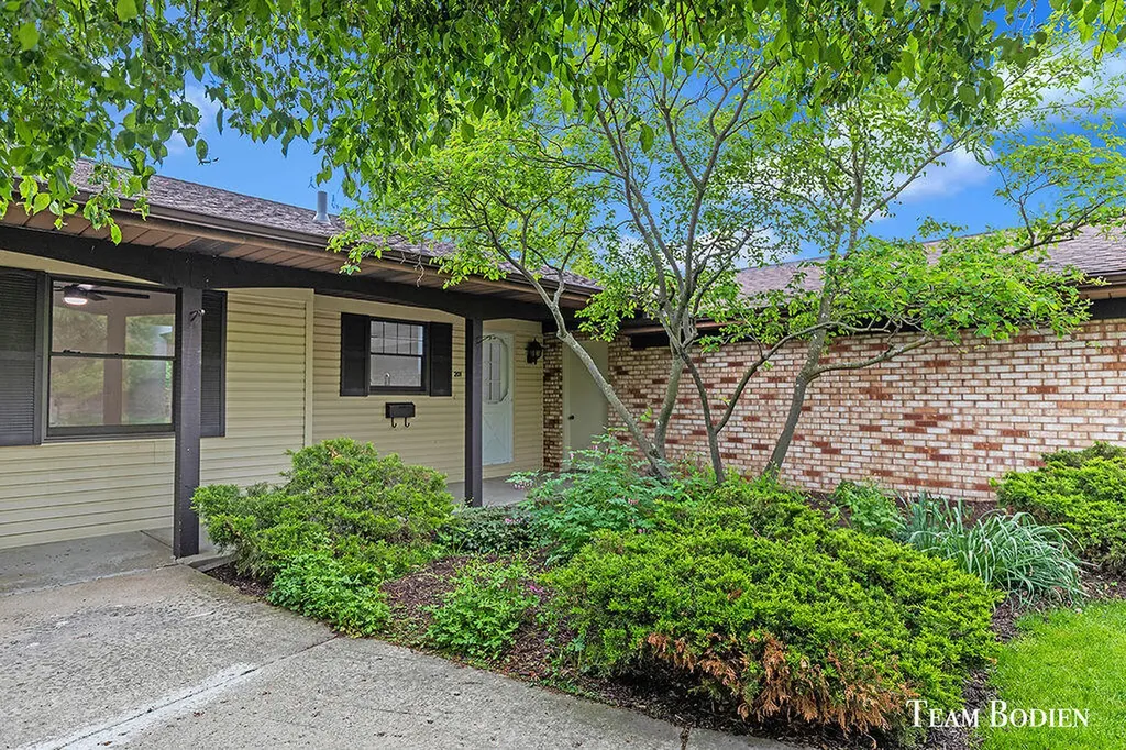 201 Bona Vista Drive NW Grand Rapids City MI 49504
