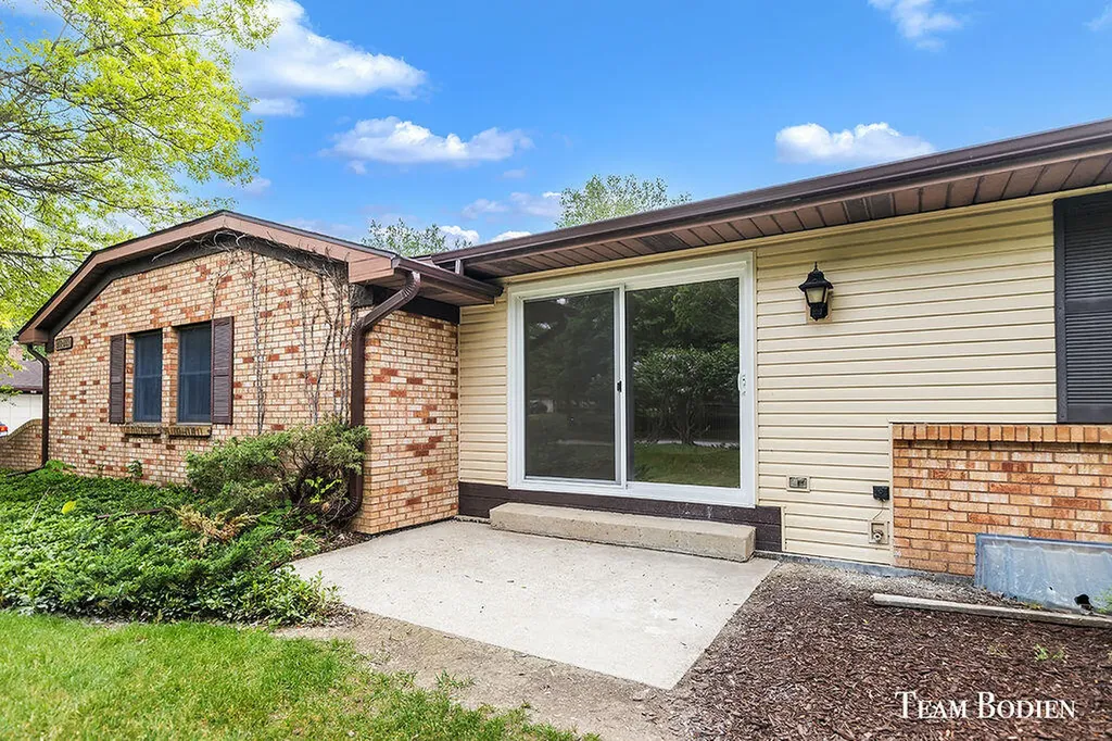 201 Bona Vista Drive NW Grand Rapids City MI 49504