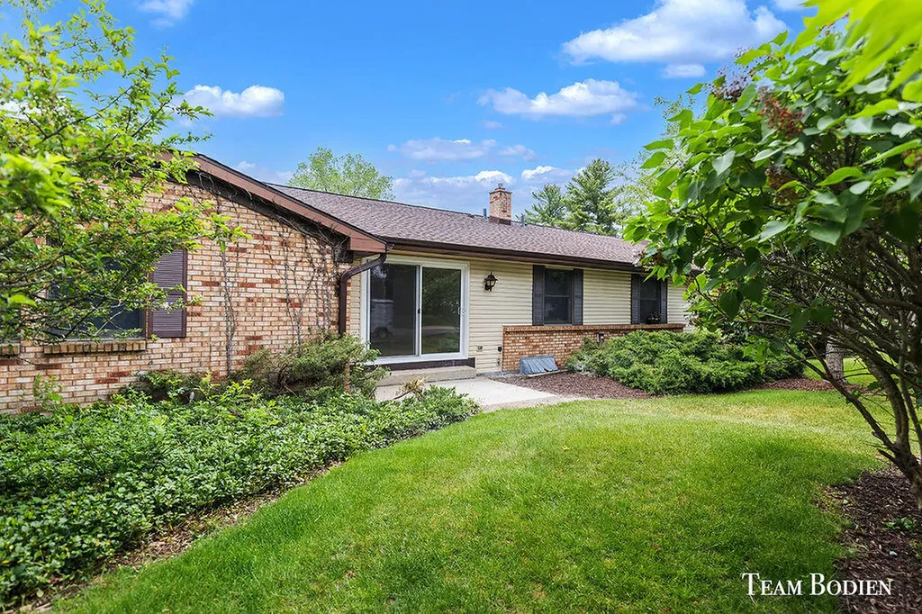 201 Bona Vista Drive NW Grand Rapids City MI 49504
