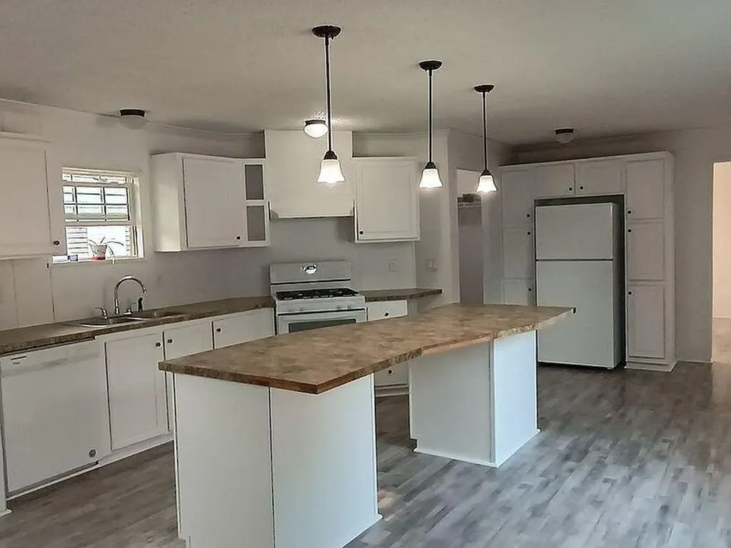 411 S Grover Avenue Alma City MI 48801