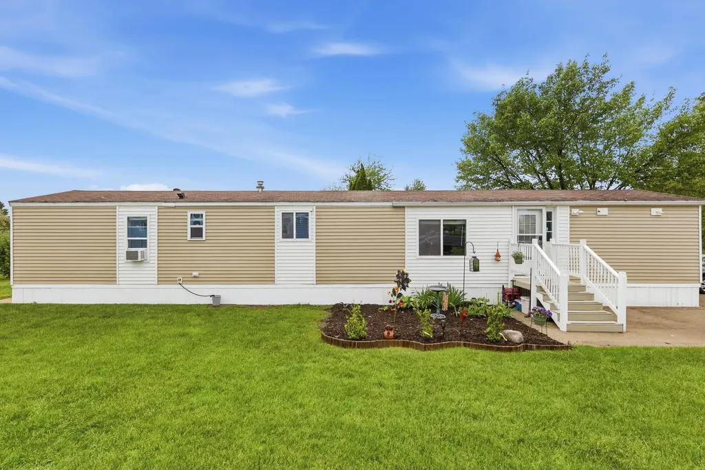 4446 Jardin Drive NW Walker City MI 49534