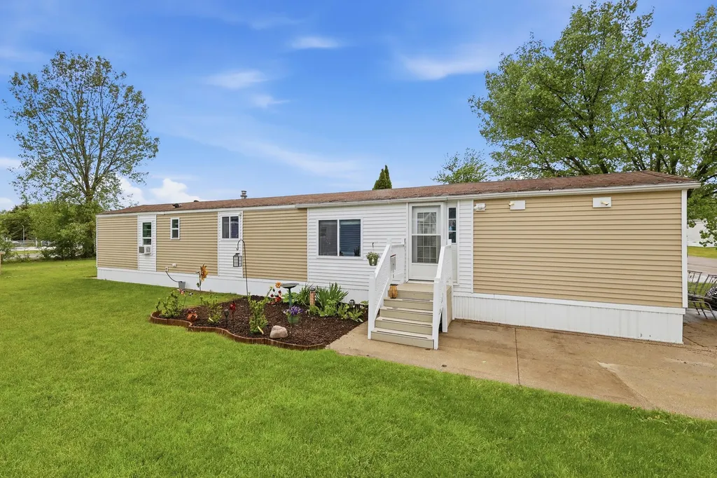 4446 Jardin Drive NW Walker City MI 49534