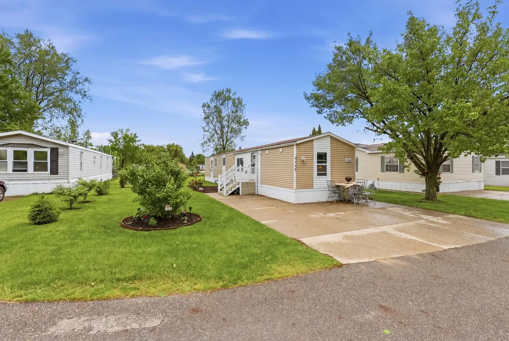 4446 Jardin Drive NW Walker City MI 49534