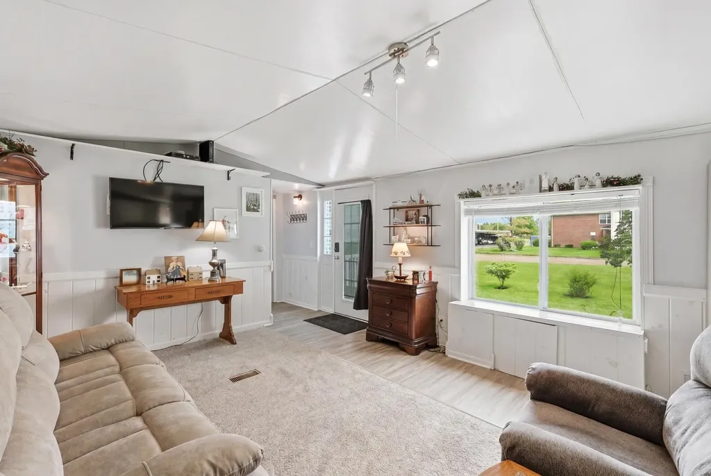 4446 Jardin Drive NW Walker City MI 49534