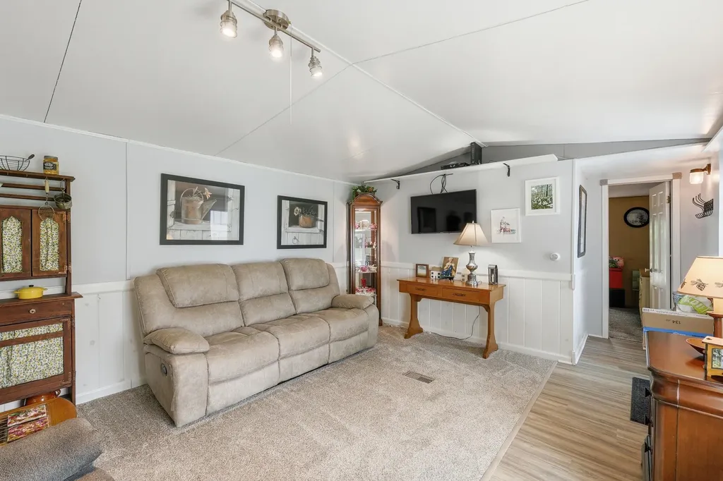4446 Jardin Drive NW Walker City MI 49534