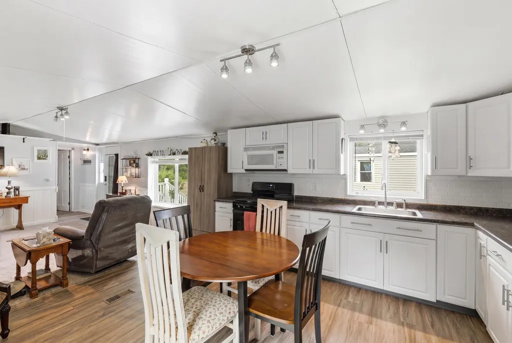 4446 Jardin Drive NW Walker City MI 49534