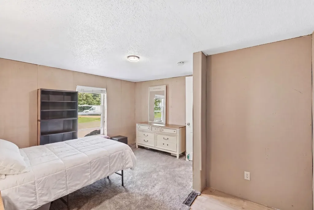 4446 Jardin Drive NW Walker City MI 49534