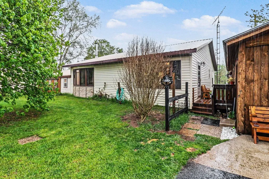 5739 Benzie Highway Benzonia Township MI 49616