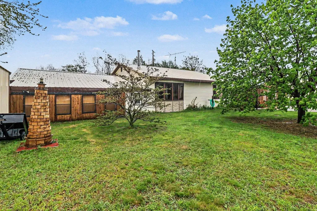 5739 Benzie Highway Benzonia Township MI 49616