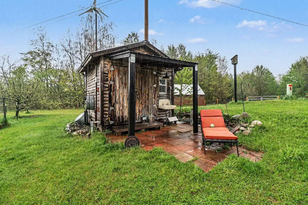 5739 Benzie Highway Benzonia Township MI 49616