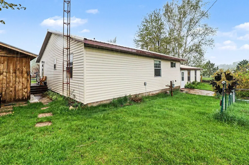 5739 Benzie Highway Benzonia Township MI 49616