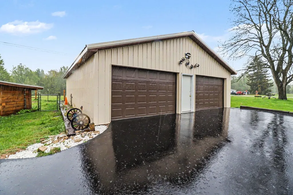 5739 Benzie Highway Benzonia Township MI 49616