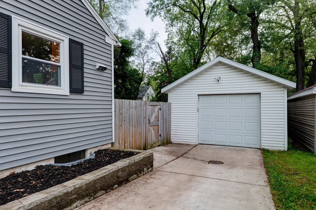 1419 Bronx Avenue Kalamazoo Charter Township MI 49048