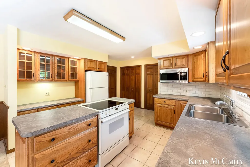 1746 Edgewood Avenue SE Grand Rapids City MI 49506