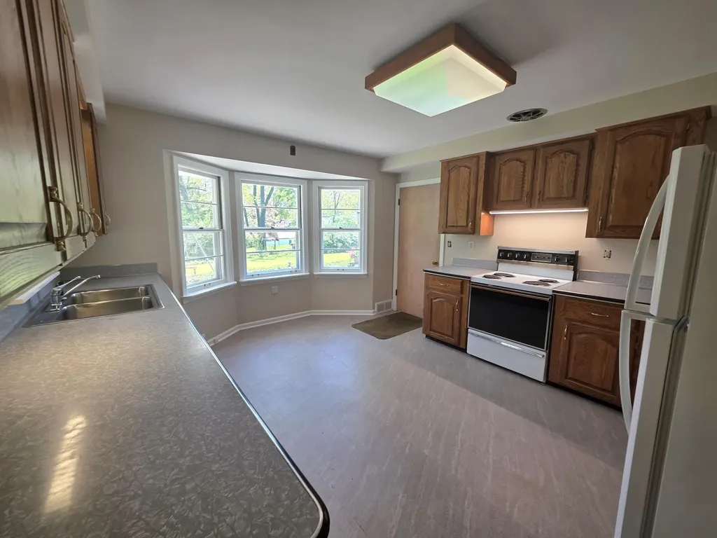 4029 Lakeside Drive Kalamazoo Charter Township MI 49008