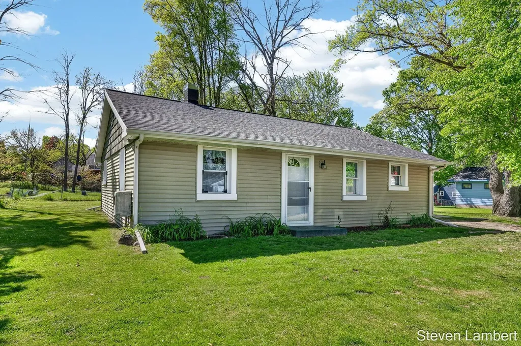 1028 S Hayes Street Hastings City MI 49058