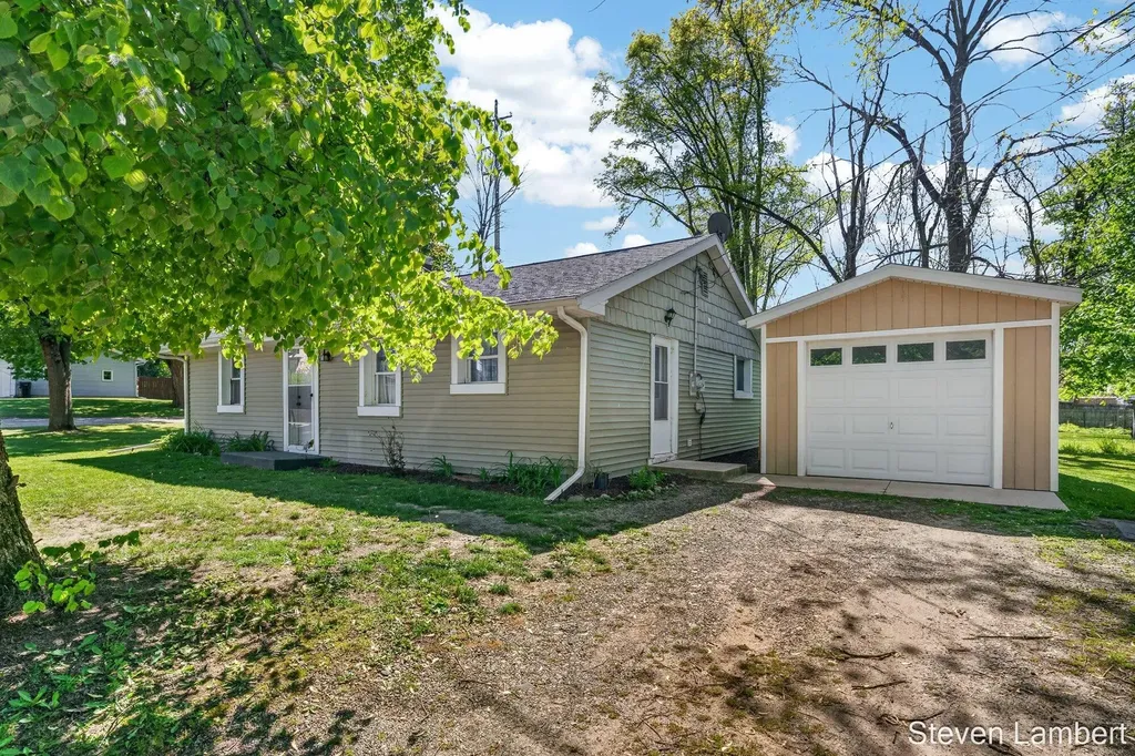 1028 S Hayes Street Hastings City MI 49058