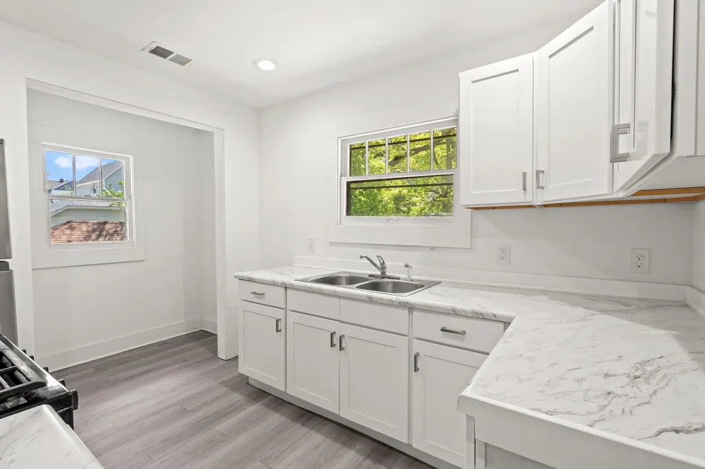 1568 Forrest Avenue NE Grand Rapids City MI 49505