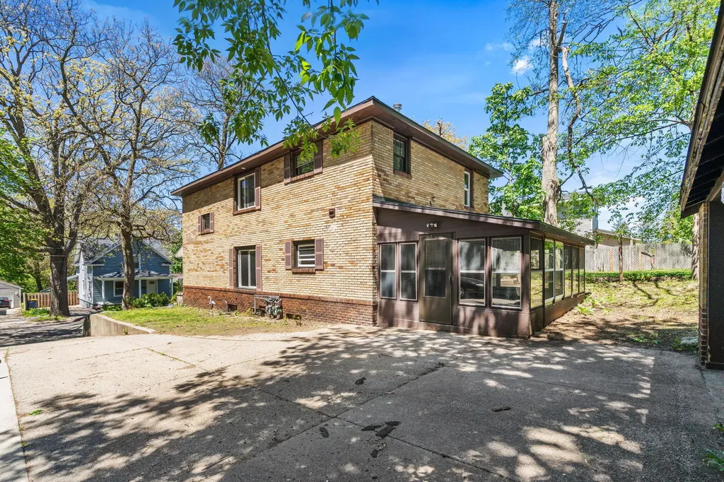 1568 Forrest Avenue NE Grand Rapids City MI 49505