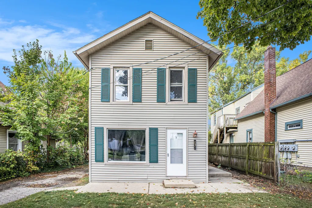 831 Vine Street Lansing City MI 48912