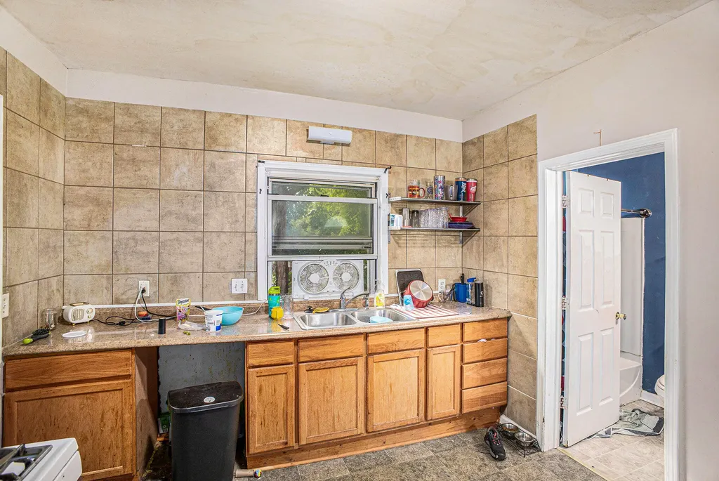 831 Vine Street Lansing City MI 48912