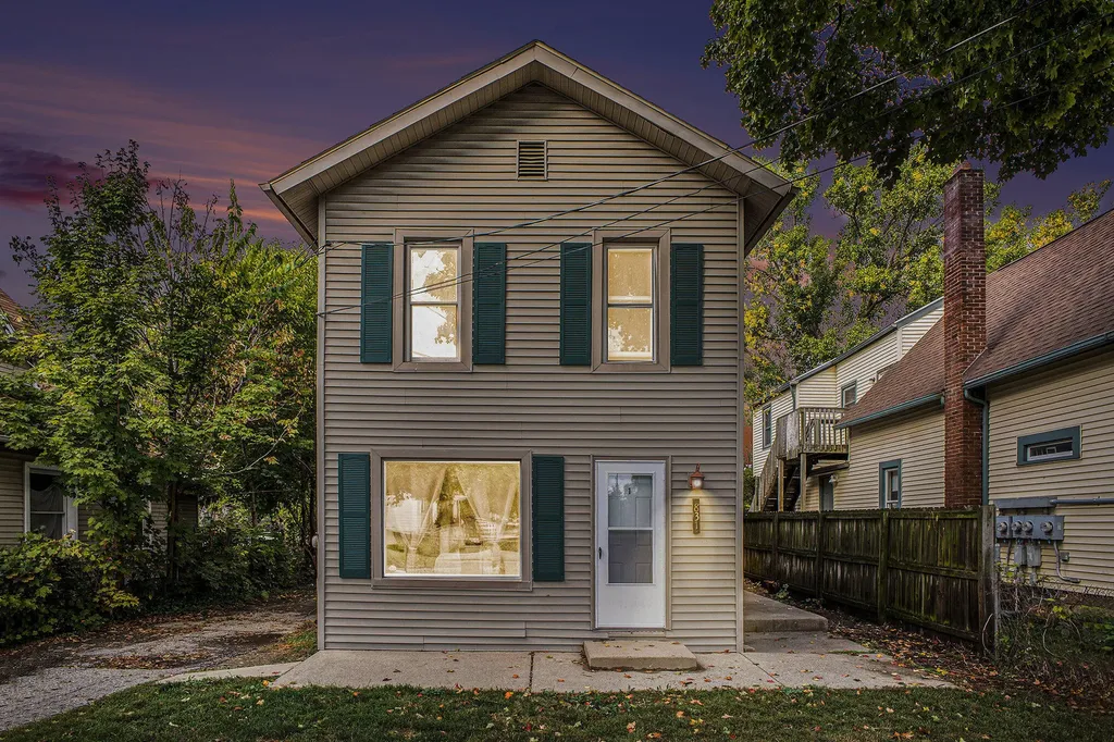 831 Vine Street Lansing City MI 48912