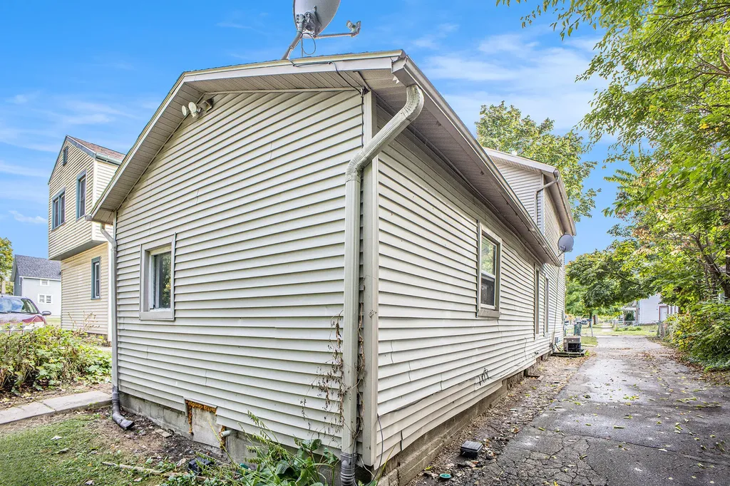 831 Vine Street Lansing City MI 48912