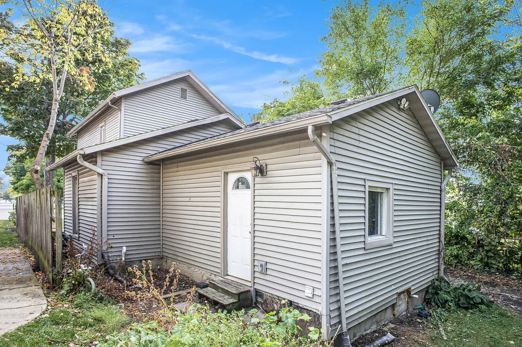 831 Vine Street Lansing City MI 48912