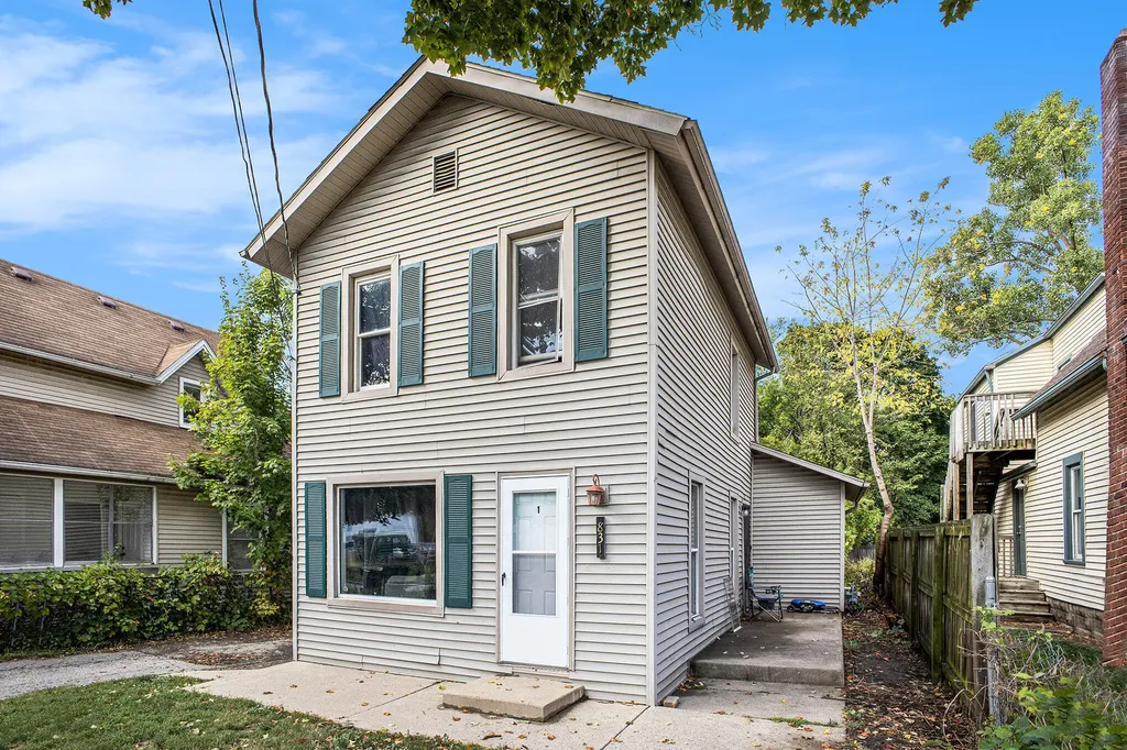 831 Vine Street Lansing City MI 48912