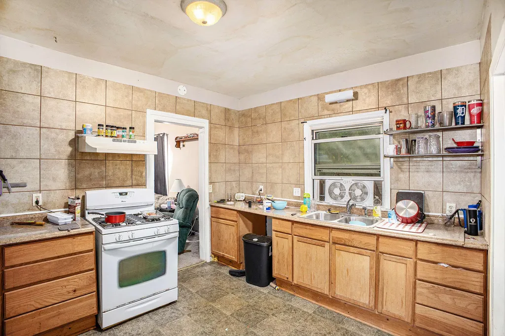 831 Vine Street Lansing City MI 48912