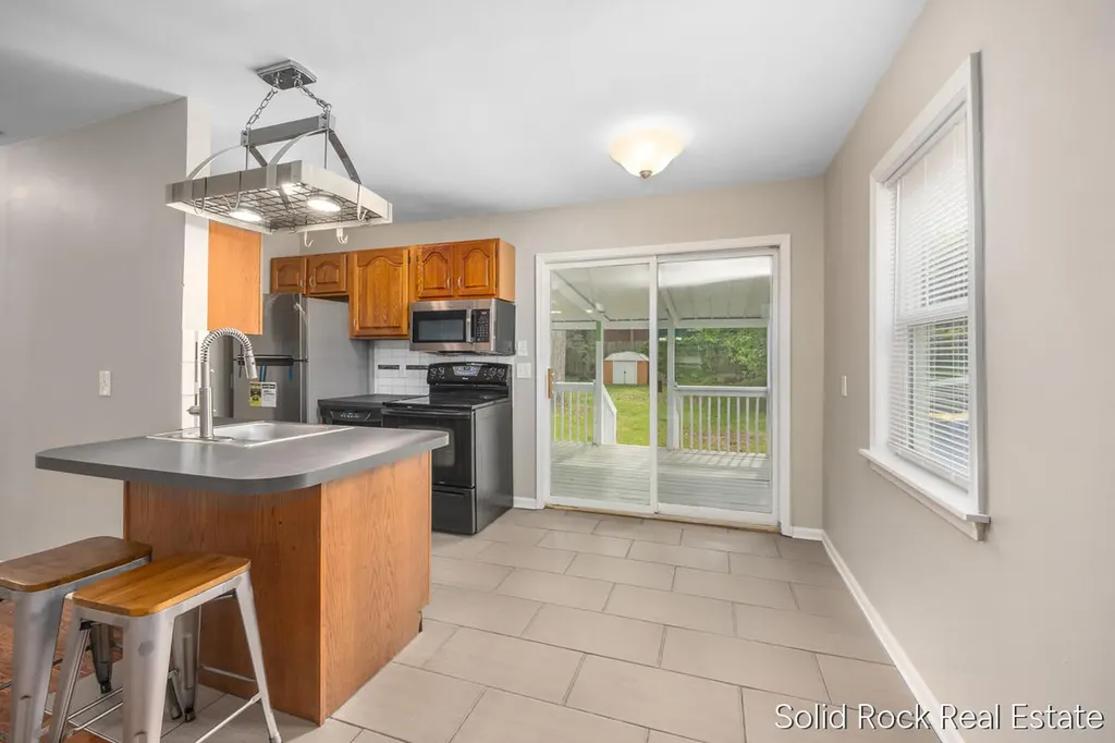 1146 Eastern Avenue NE Grand Rapids City MI 49503