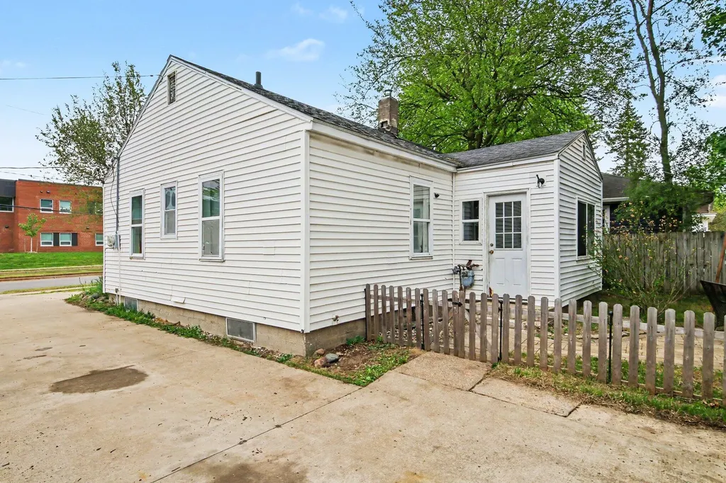 1144 36th Street SW Wyoming City MI 49509