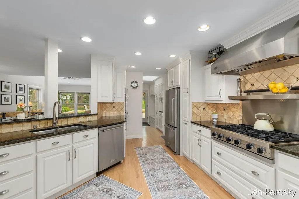 1646 Laurel Avenue SE East Grand Rapids City MI 49506
