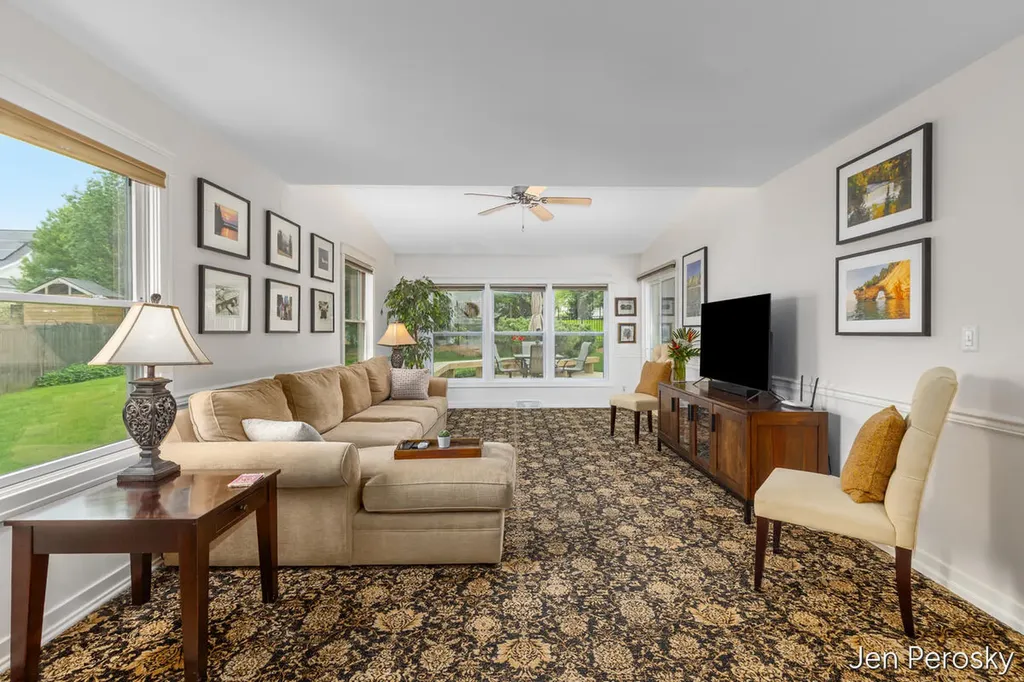 1646 Laurel Avenue SE East Grand Rapids City MI 49506