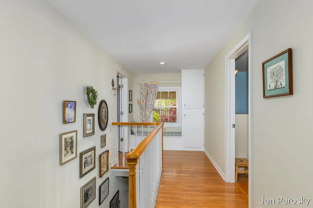 1646 Laurel Avenue SE East Grand Rapids City MI 49506