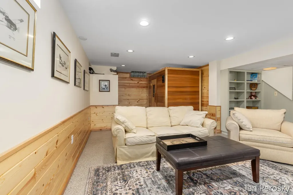 1646 Laurel Avenue SE East Grand Rapids City MI 49506
