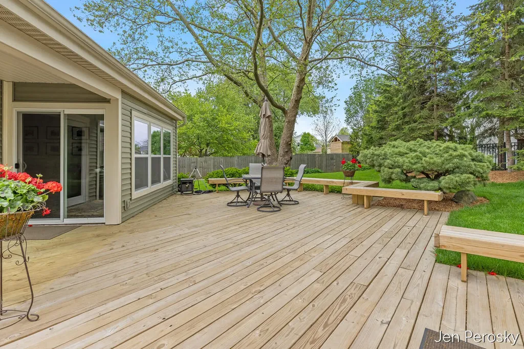 1646 Laurel Avenue SE East Grand Rapids City MI 49506