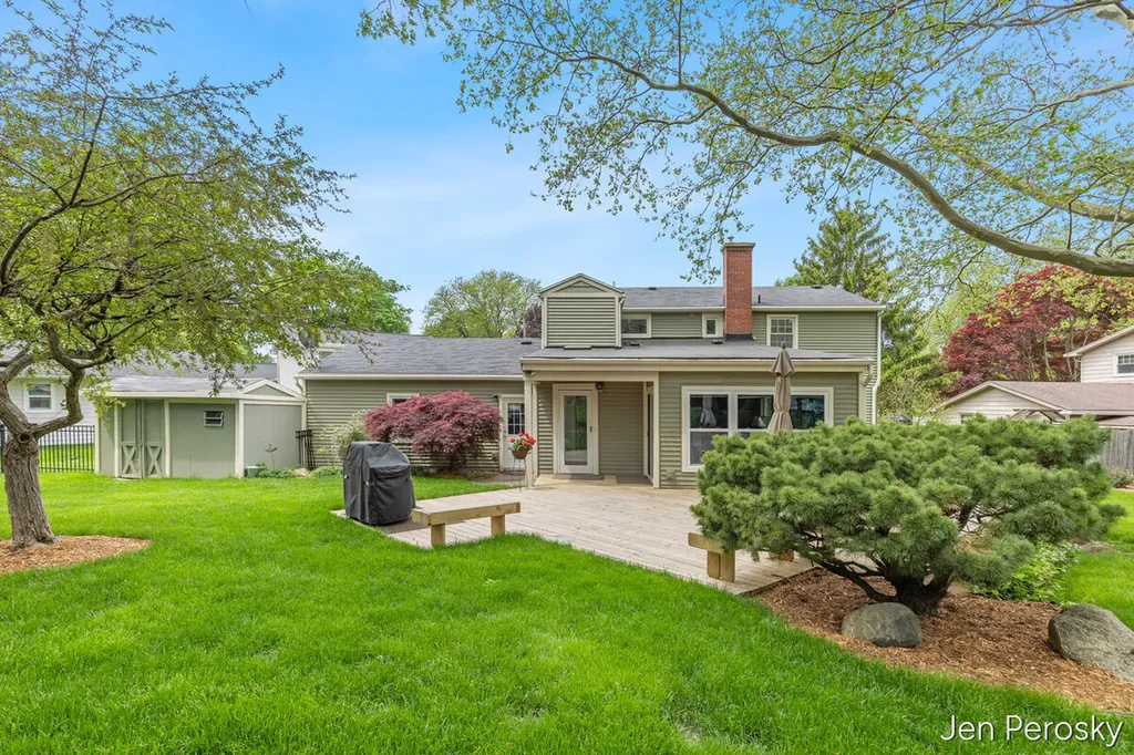 1646 Laurel Avenue SE East Grand Rapids City MI 49506