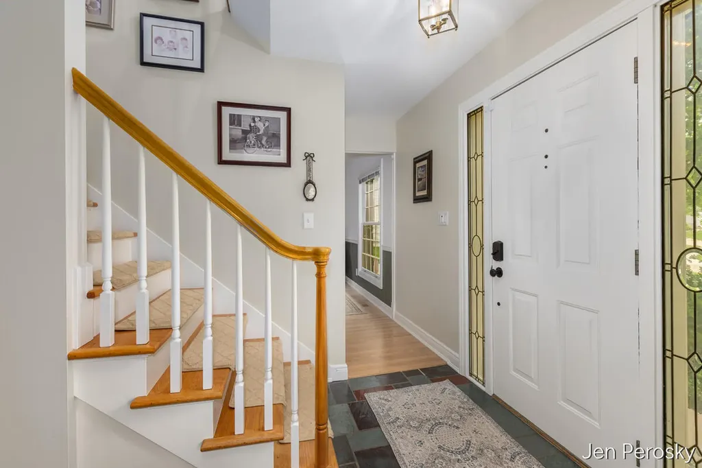 1646 Laurel Avenue SE East Grand Rapids City MI 49506