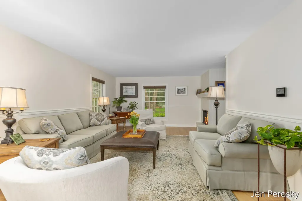 1646 Laurel Avenue SE East Grand Rapids City MI 49506