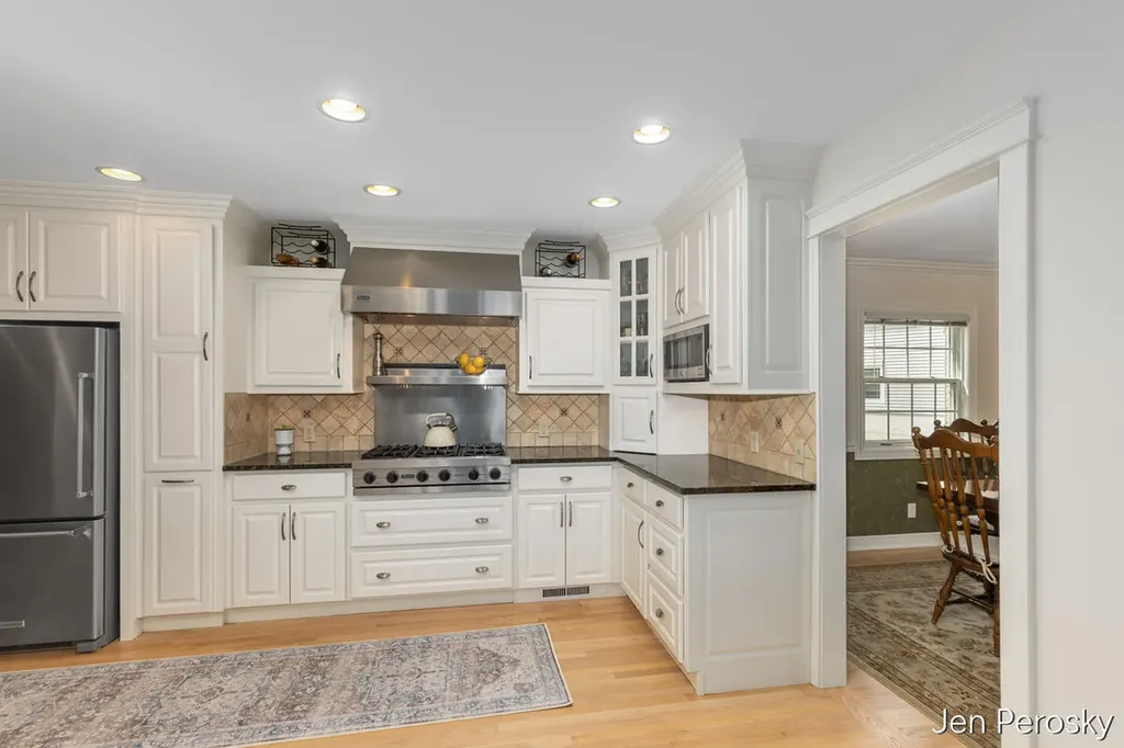 1646 Laurel Avenue SE East Grand Rapids City MI 49506