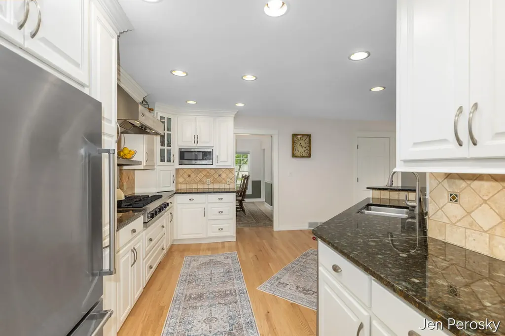 1646 Laurel Avenue SE East Grand Rapids City MI 49506