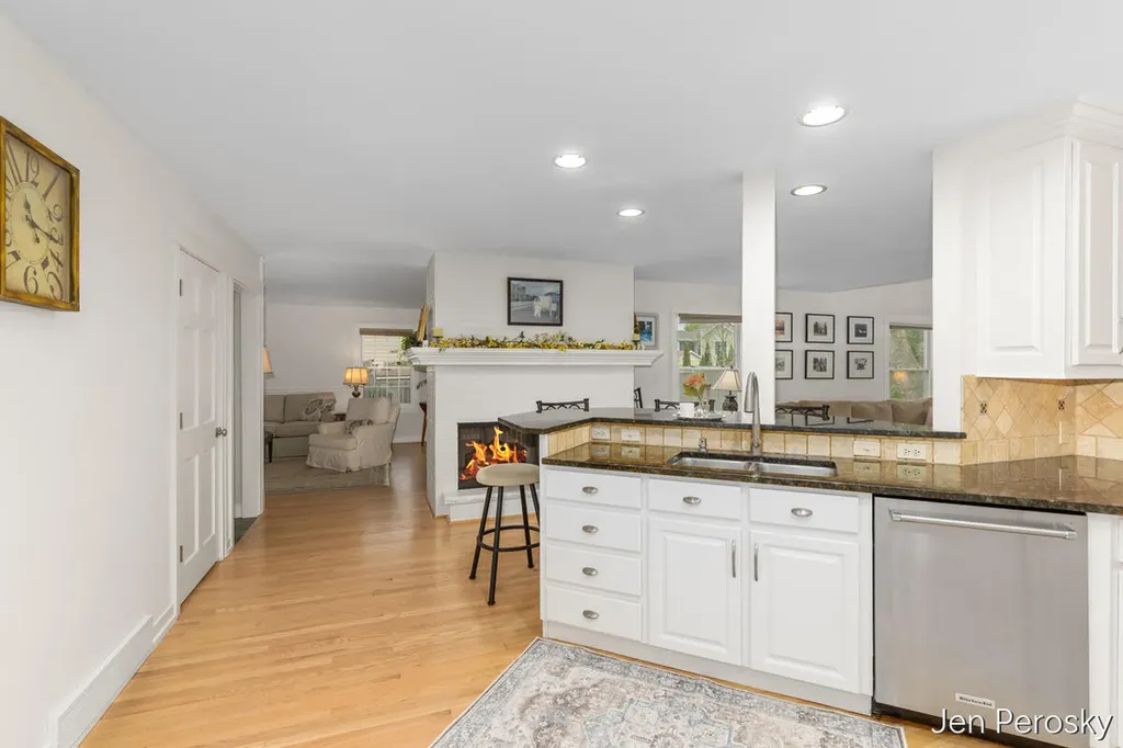 1646 Laurel Avenue SE East Grand Rapids City MI 49506