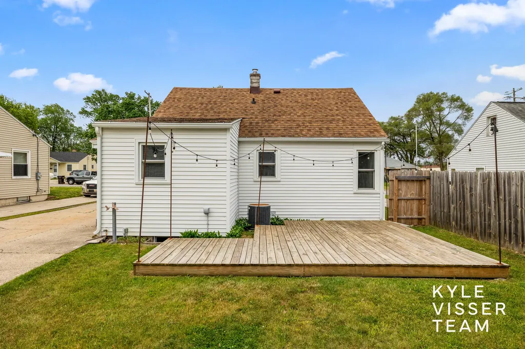 331 41st Street SW Wyoming City MI 49548