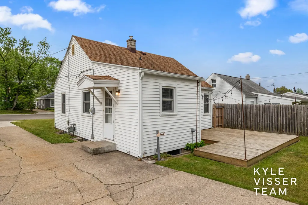 331 41st Street SW Wyoming City MI 49548