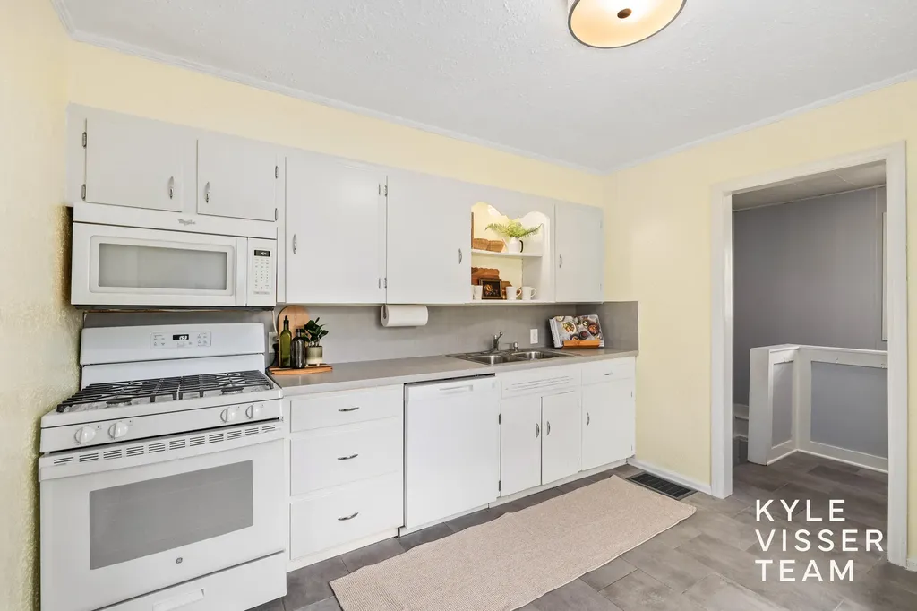 331 41st Street SW Wyoming City MI 49548